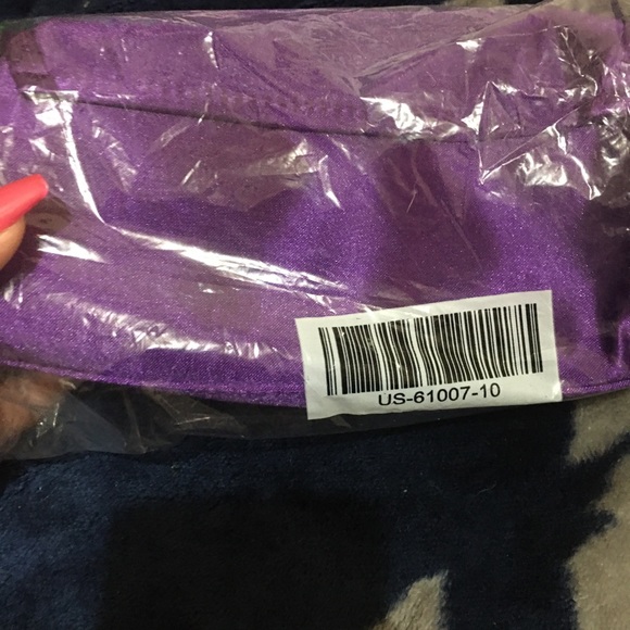 💜2/30💜 YOUNIQUE | Spring 2019 Make-up Bag - Picture 2 of 6